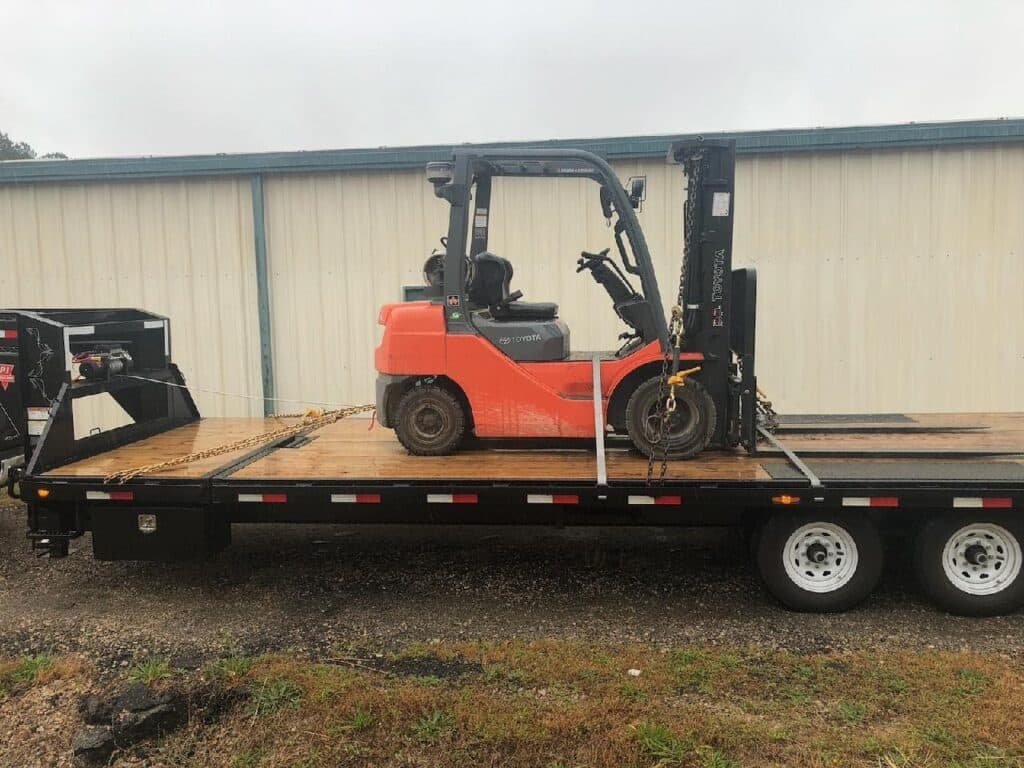 Shipping a Toyota forklift on a hotshot trailer