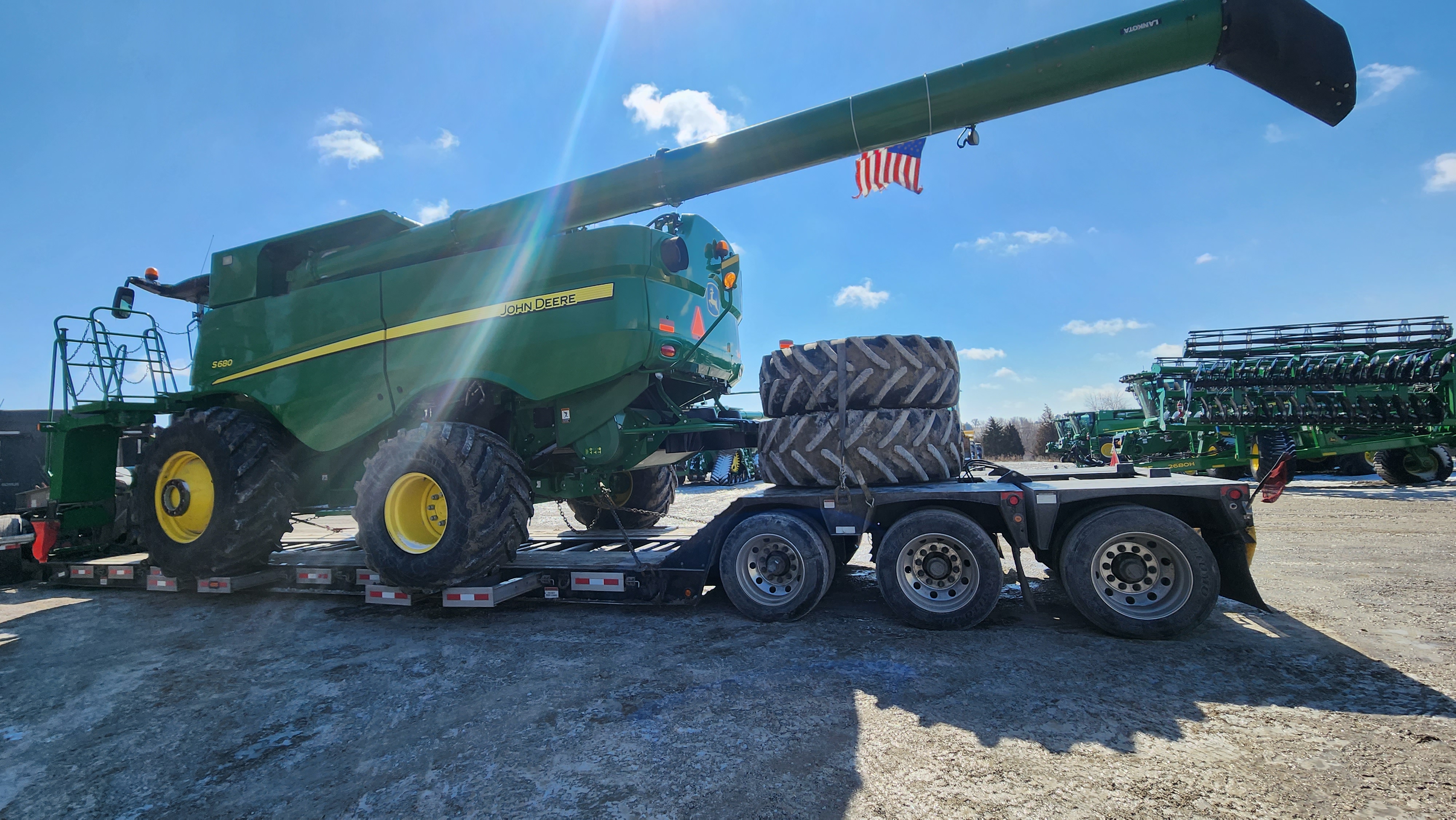 Transporting a John Deere S680 Combine