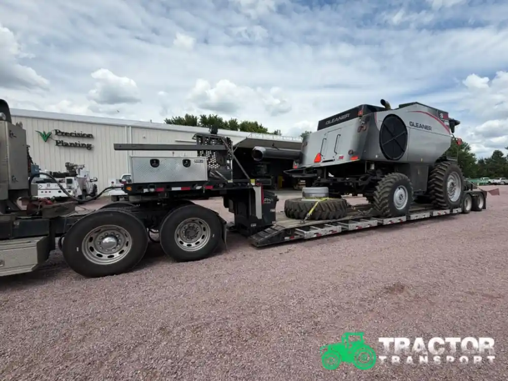 Transporting an S98 Gleaner combine